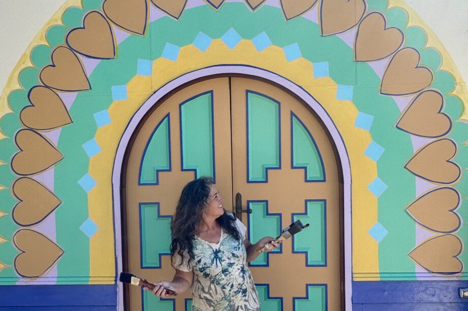 artist anita revel stands in front of her rainbow mural Arcoíris